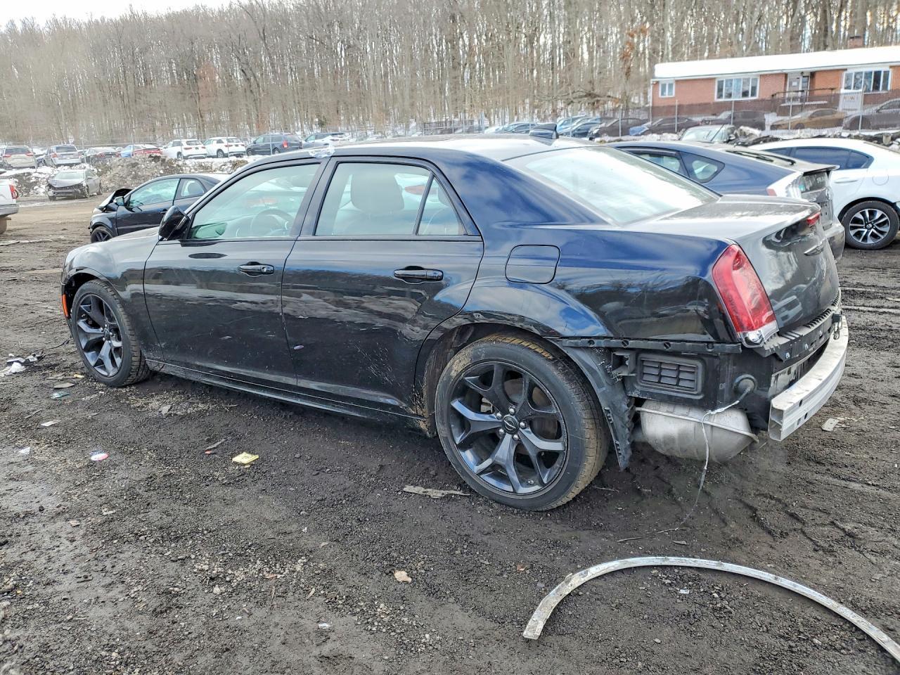 2023 Chrysler 300 Touring L - Фото 2
