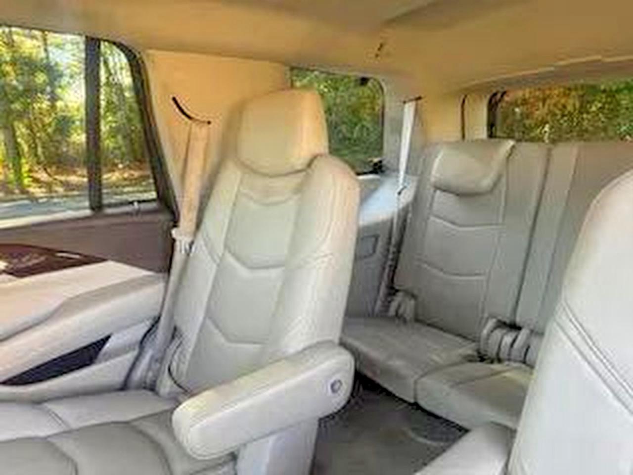 2016 Cadillac Escalade Luxury - Image 5