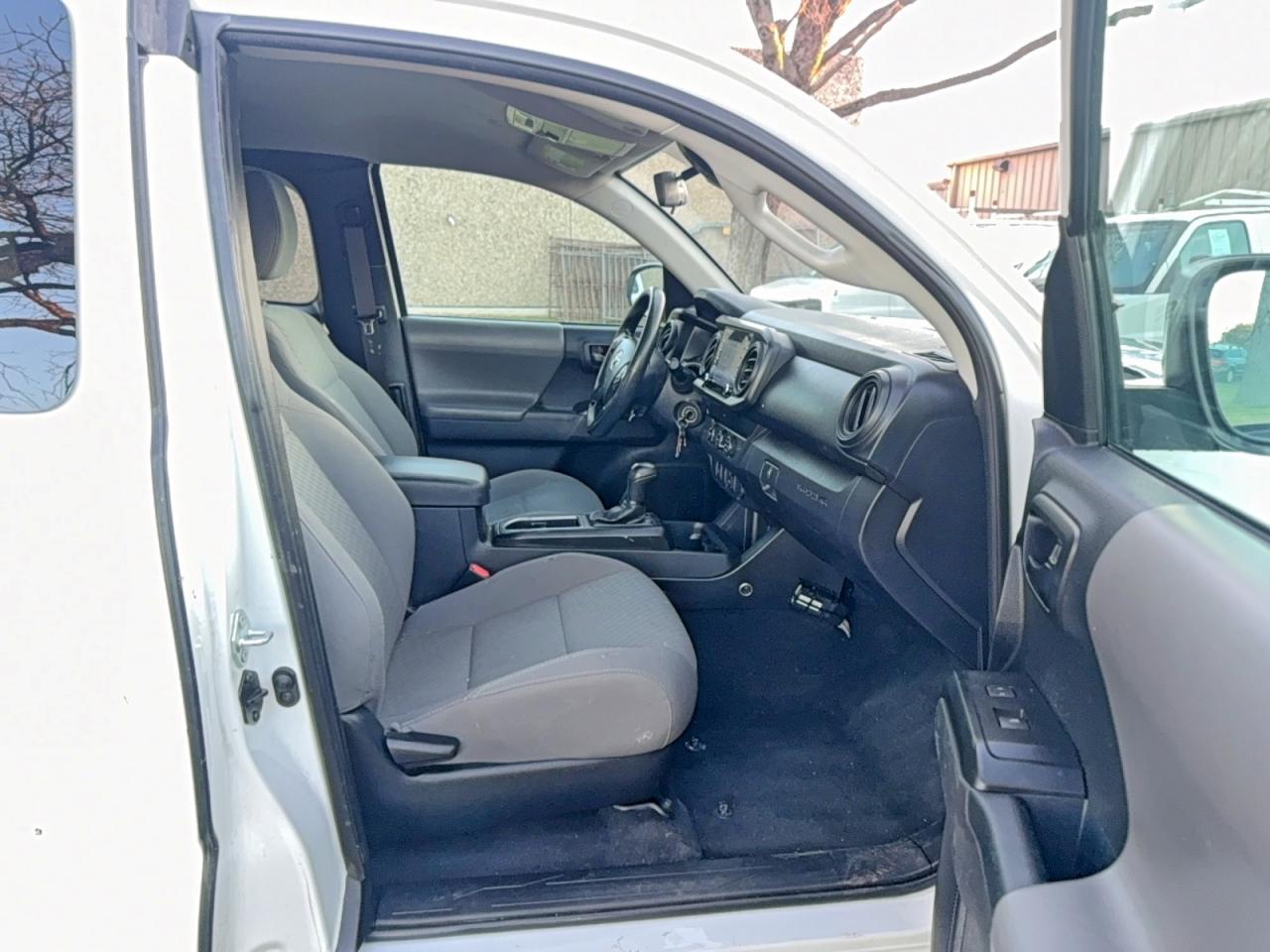 2021 Toyt Tacoma Acc White - Фото 5