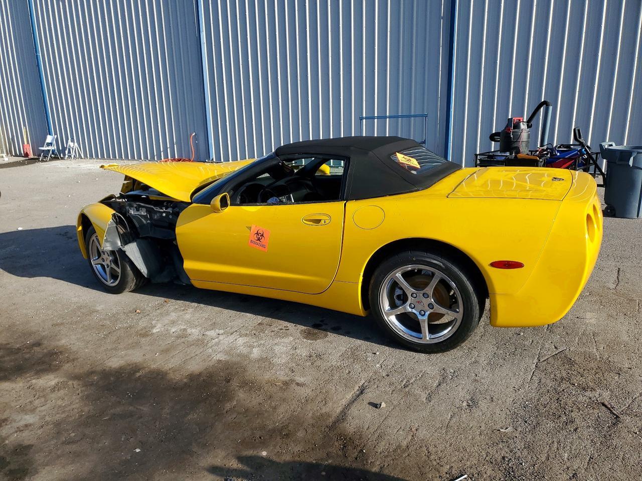 2002 Chevrolet Corvette - Фото 2