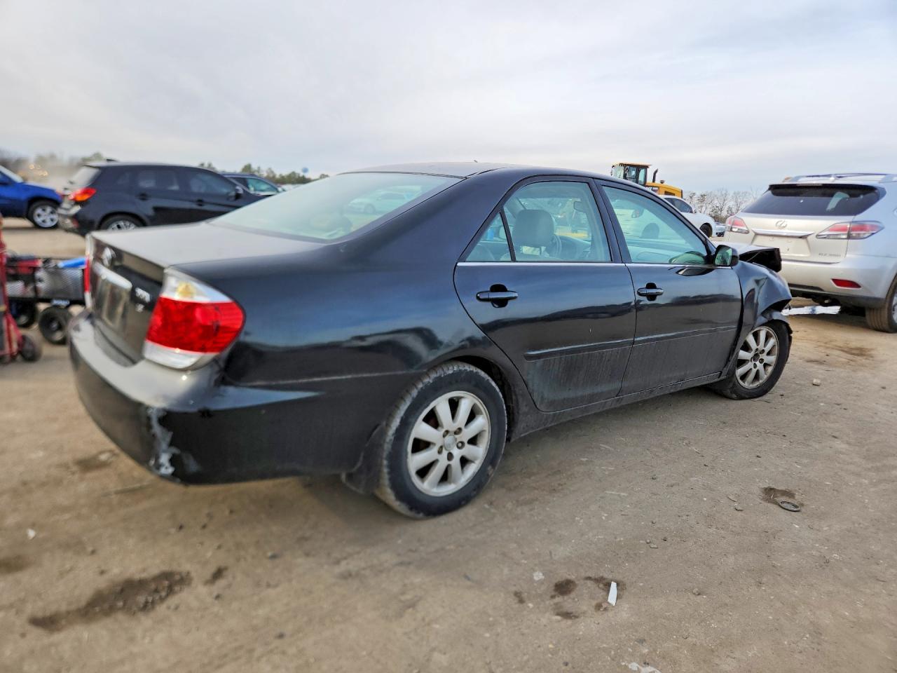 2005 Toyota Camry Le - Image 3