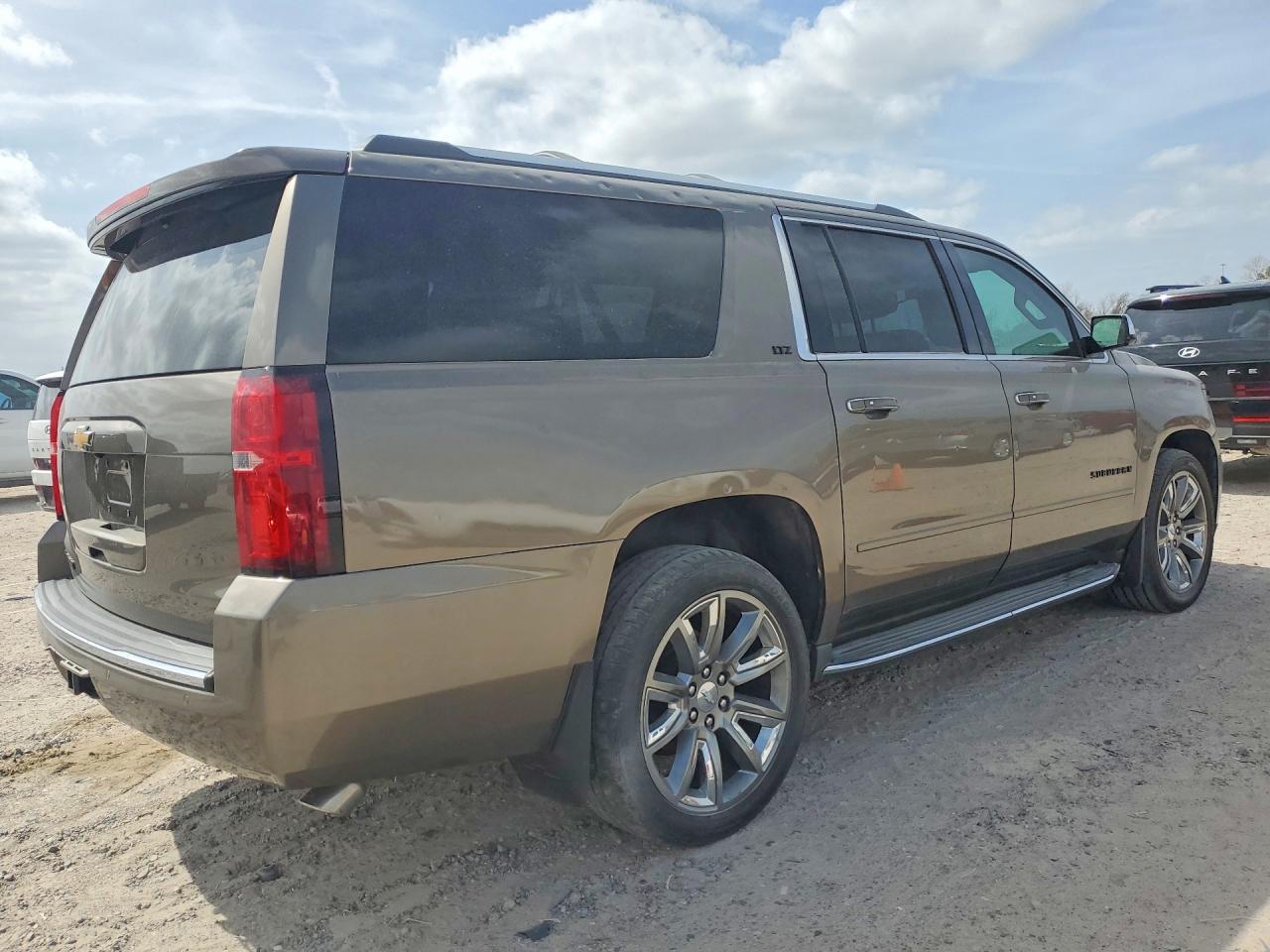2016 Chevrolet Suburban K1500 Ltz - Image 3