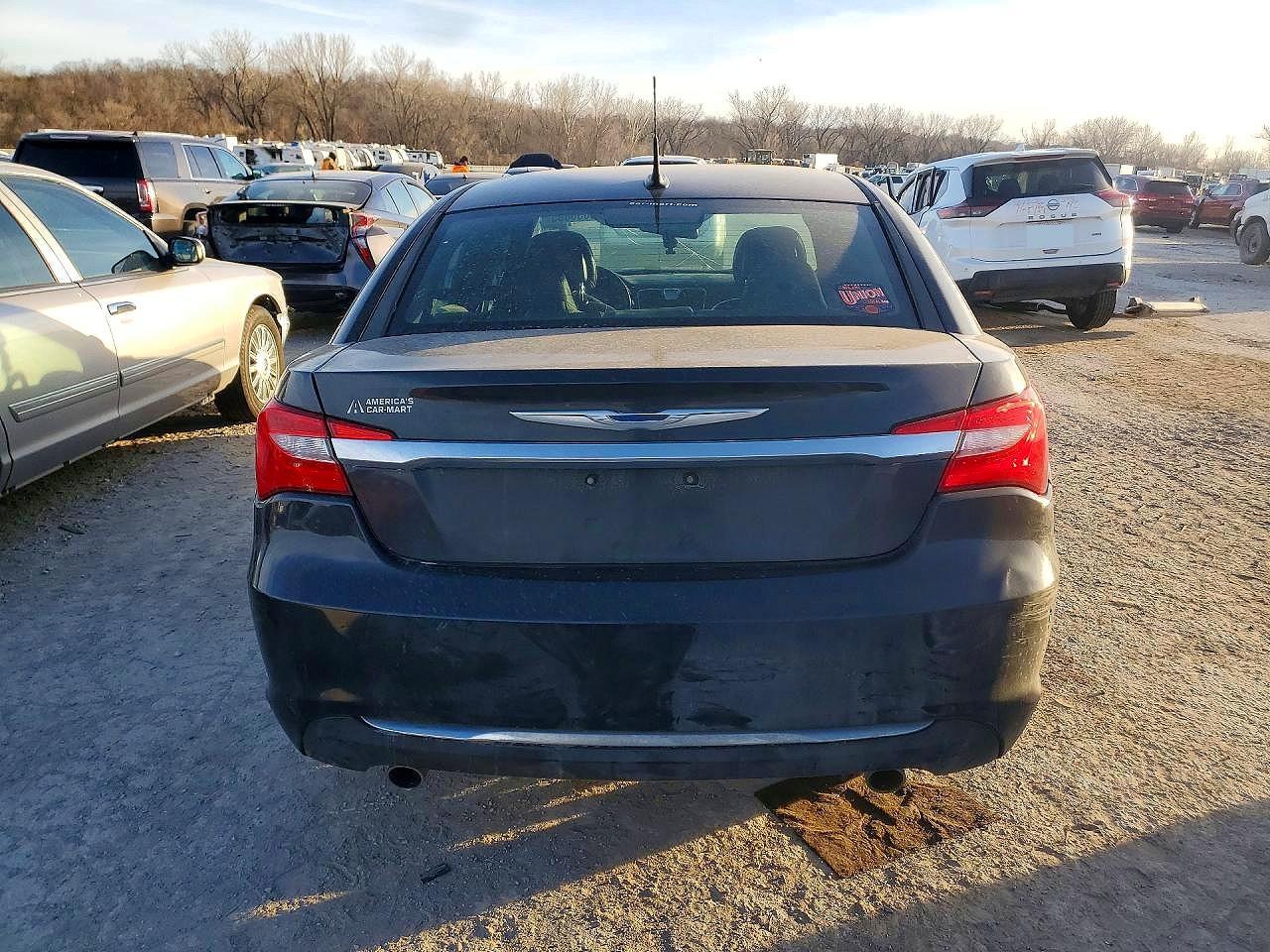 2011 Chrysler 200 Limited - Image 6
