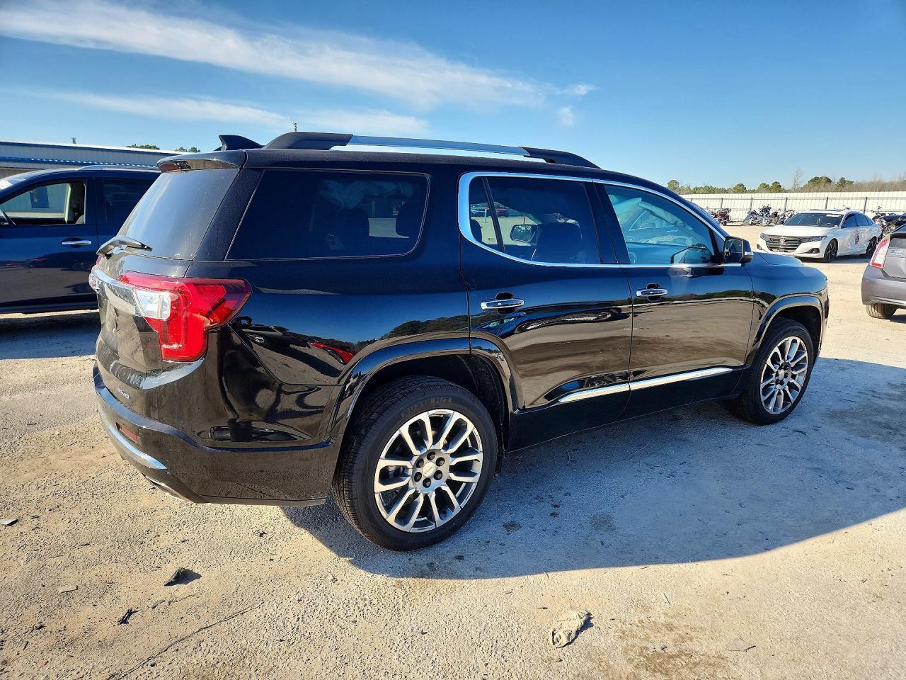 2022 GMC Acadia Denali - Image 3