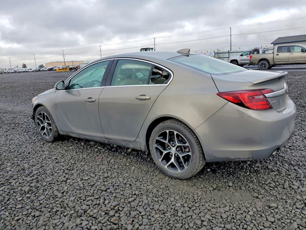 2017 Buick Regal Sport Touring - Image 2