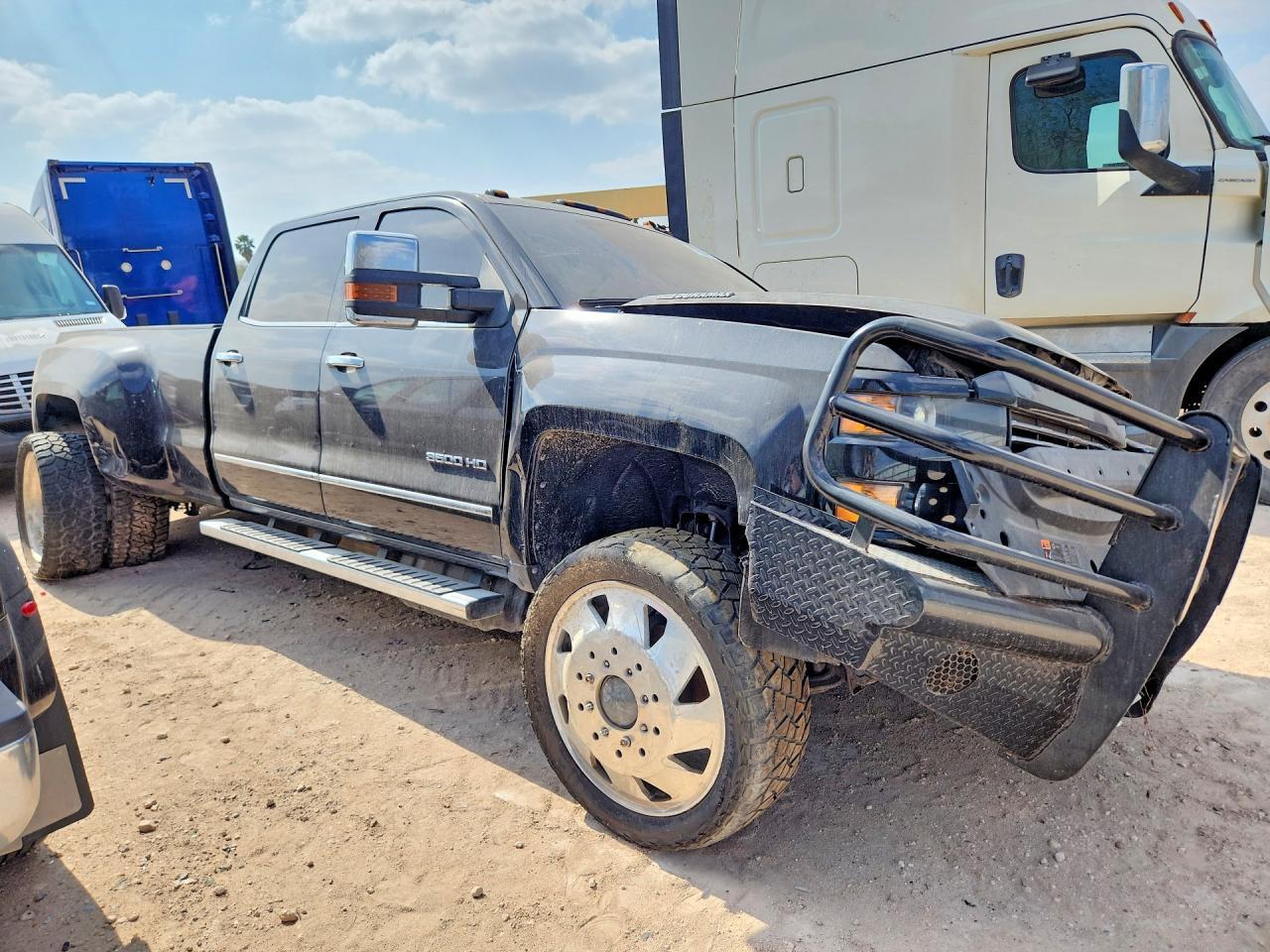 2019 Chevrolet Silverado K3500 Ltz - Image 4
