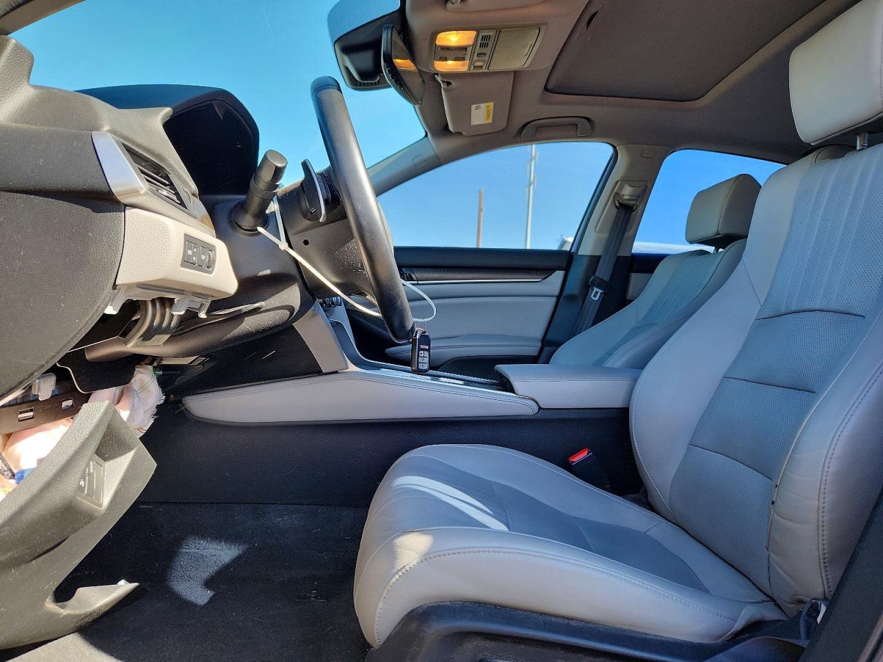 2019 Honda Accord Touring - Image 7