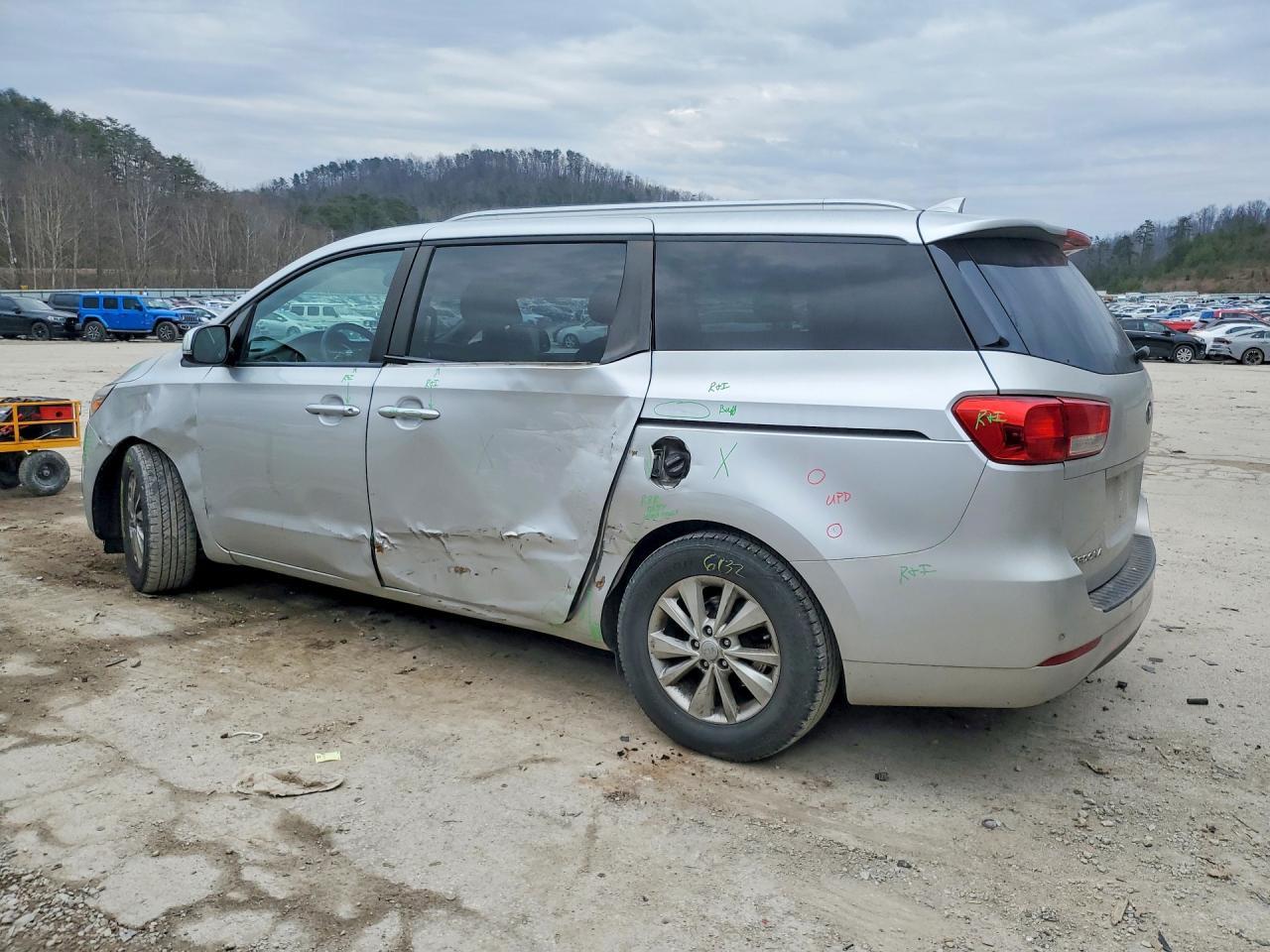 2016 Kia Sedona Lx - Фото 2