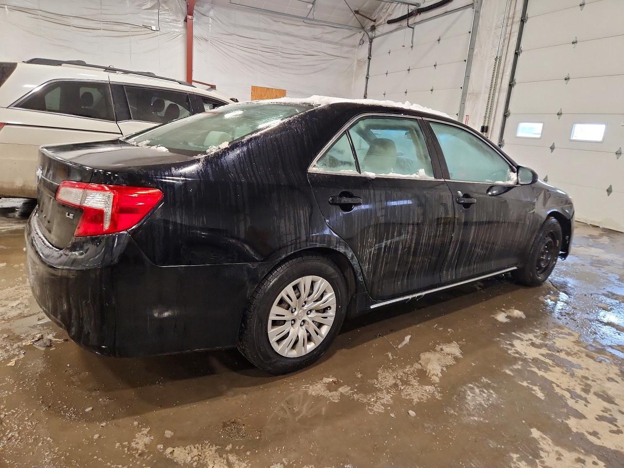 2012 Toyota Camry - Фото 3