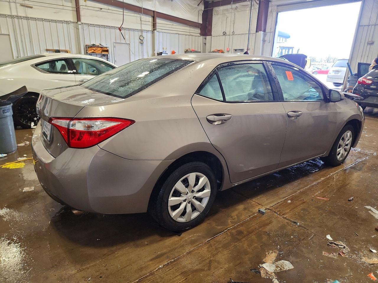 2015 Toyota Corolla Le - Фото 3