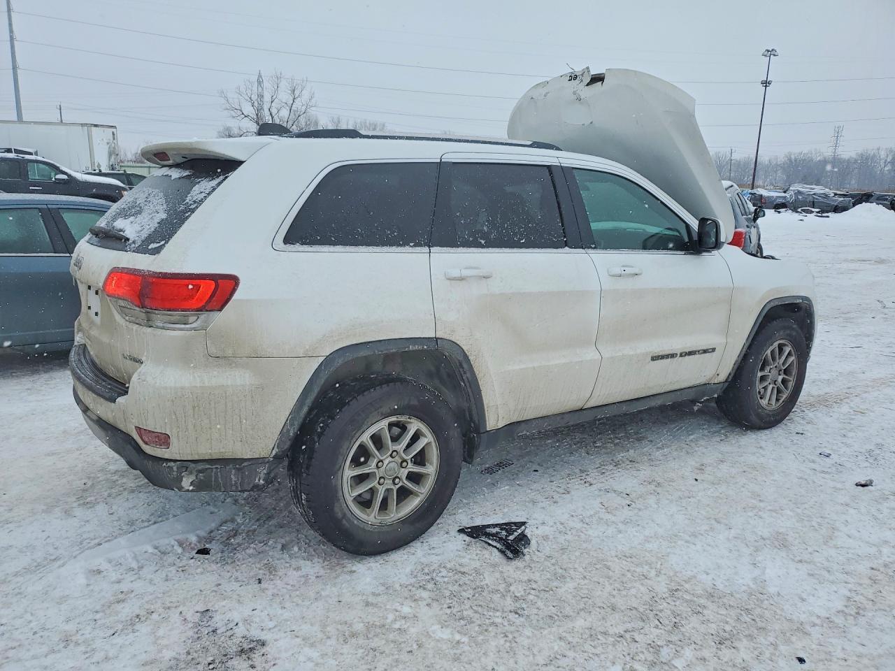2020 Jeep Grand Cherokee Laredo - Image 3