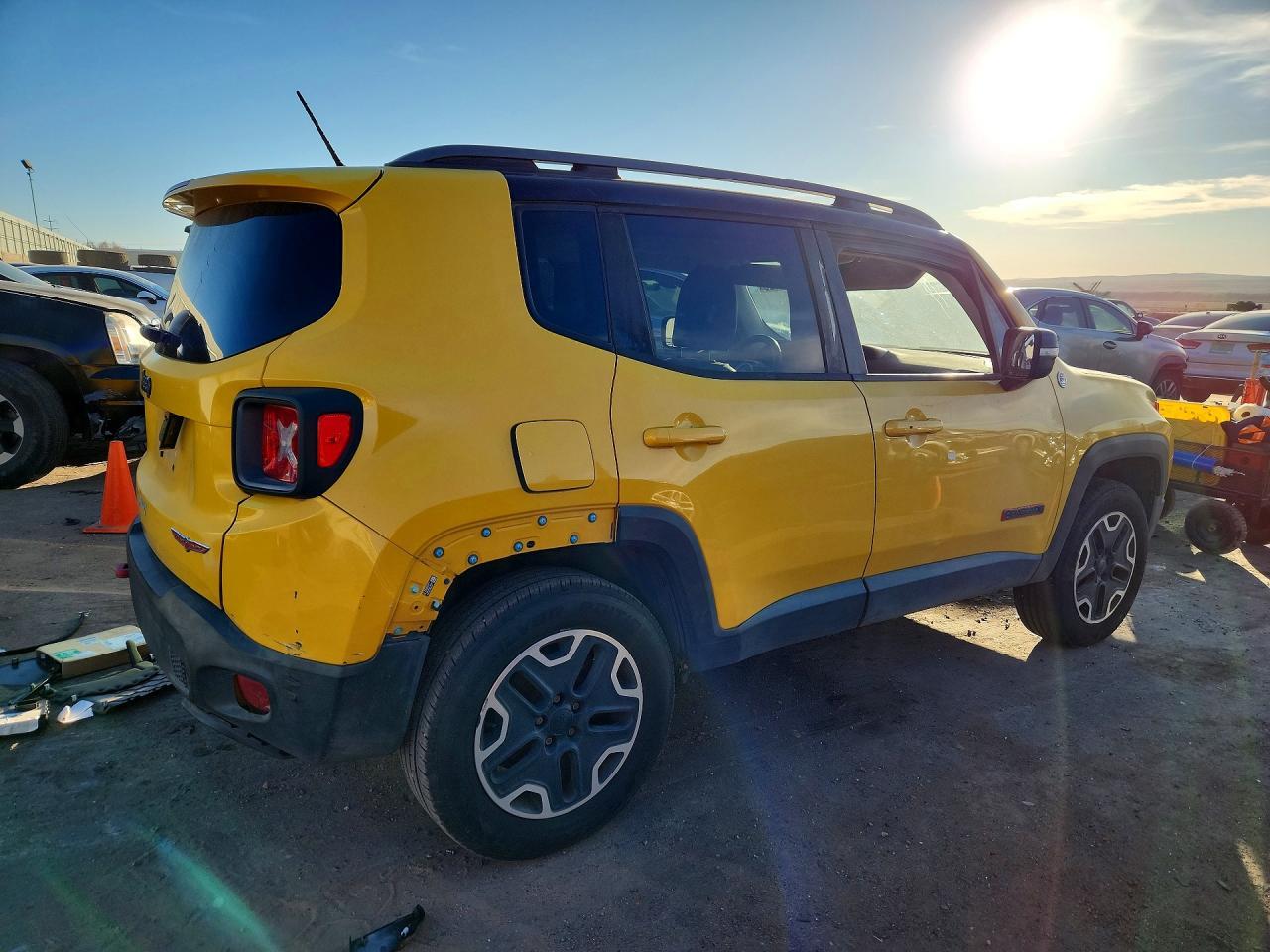 2015 Jeep Renegade Trailhawk - Image 3