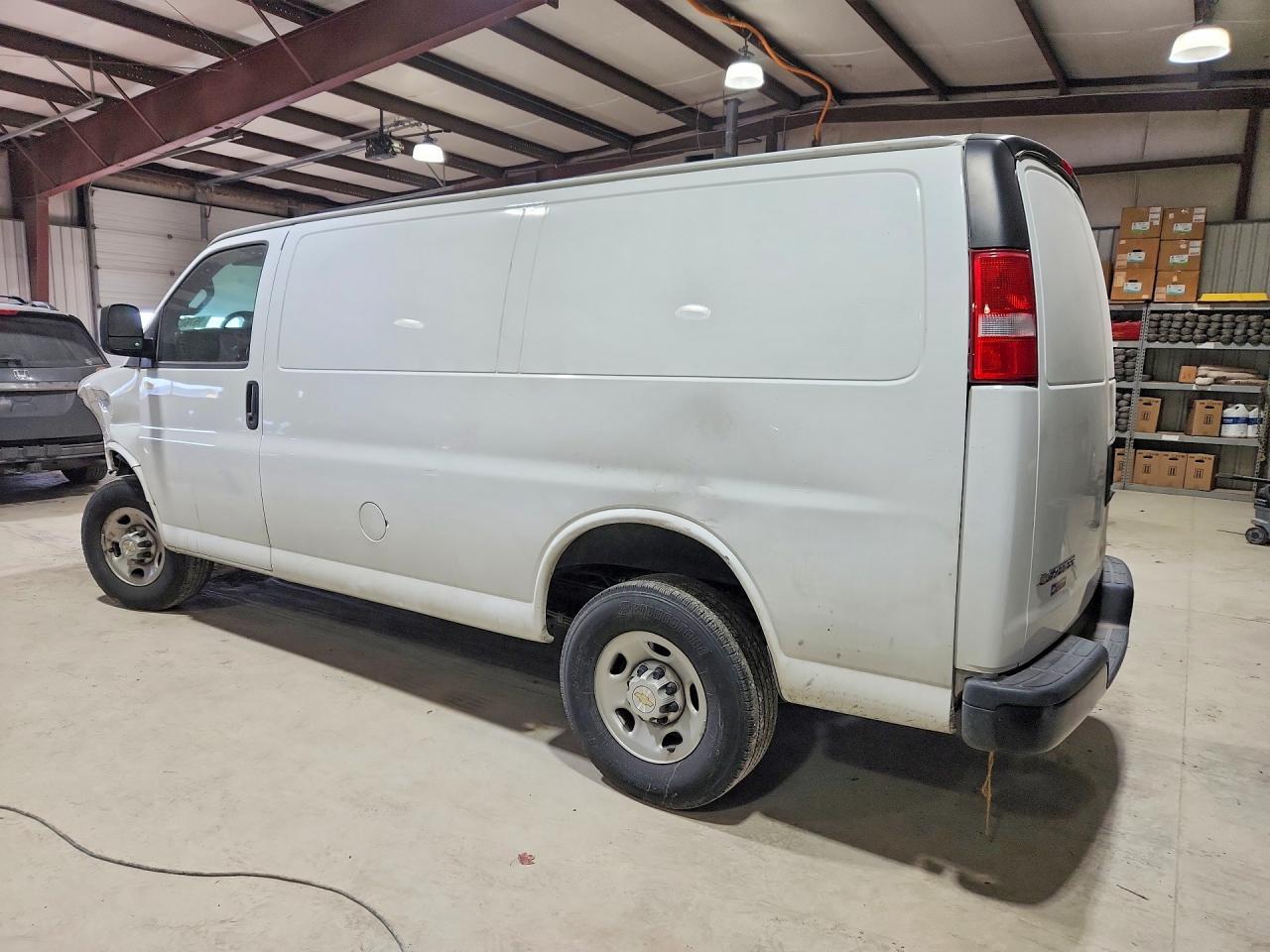 2023 Chevrolet Express 2500 Cargo Delivery Van - Фото 2