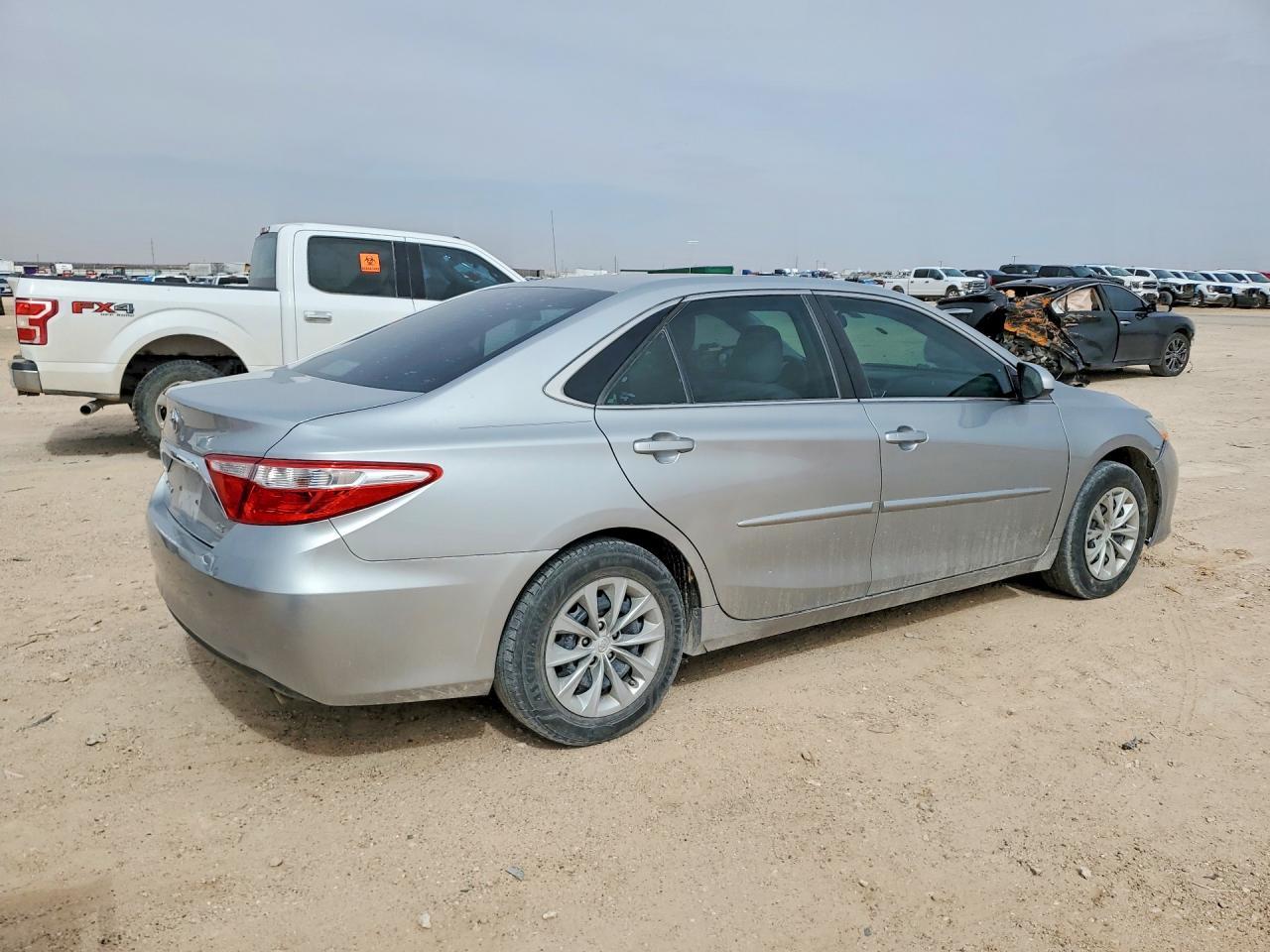2016 Toyota Camry Le - Фото 3