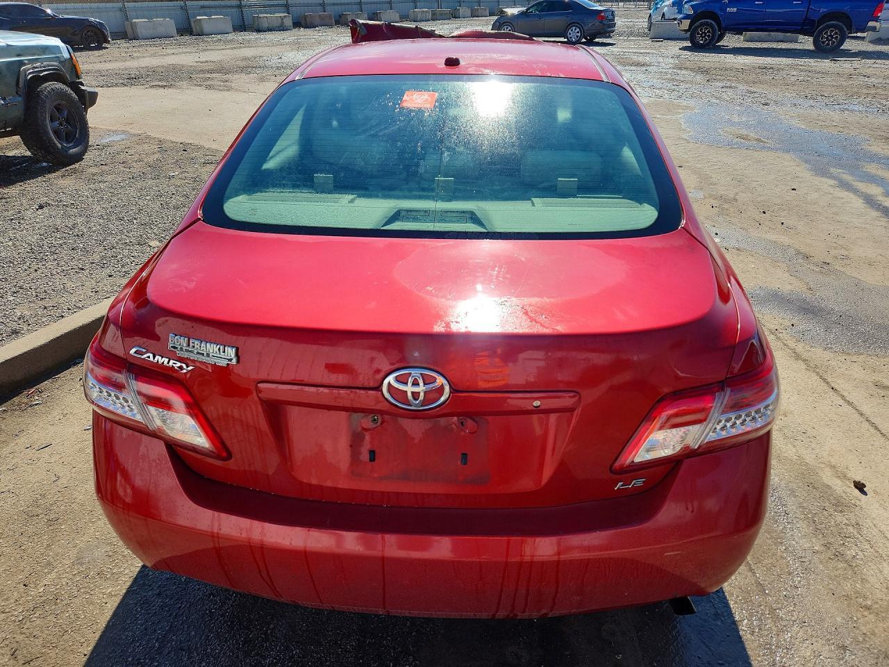 2011 Toyota Camry Le - Фото 6