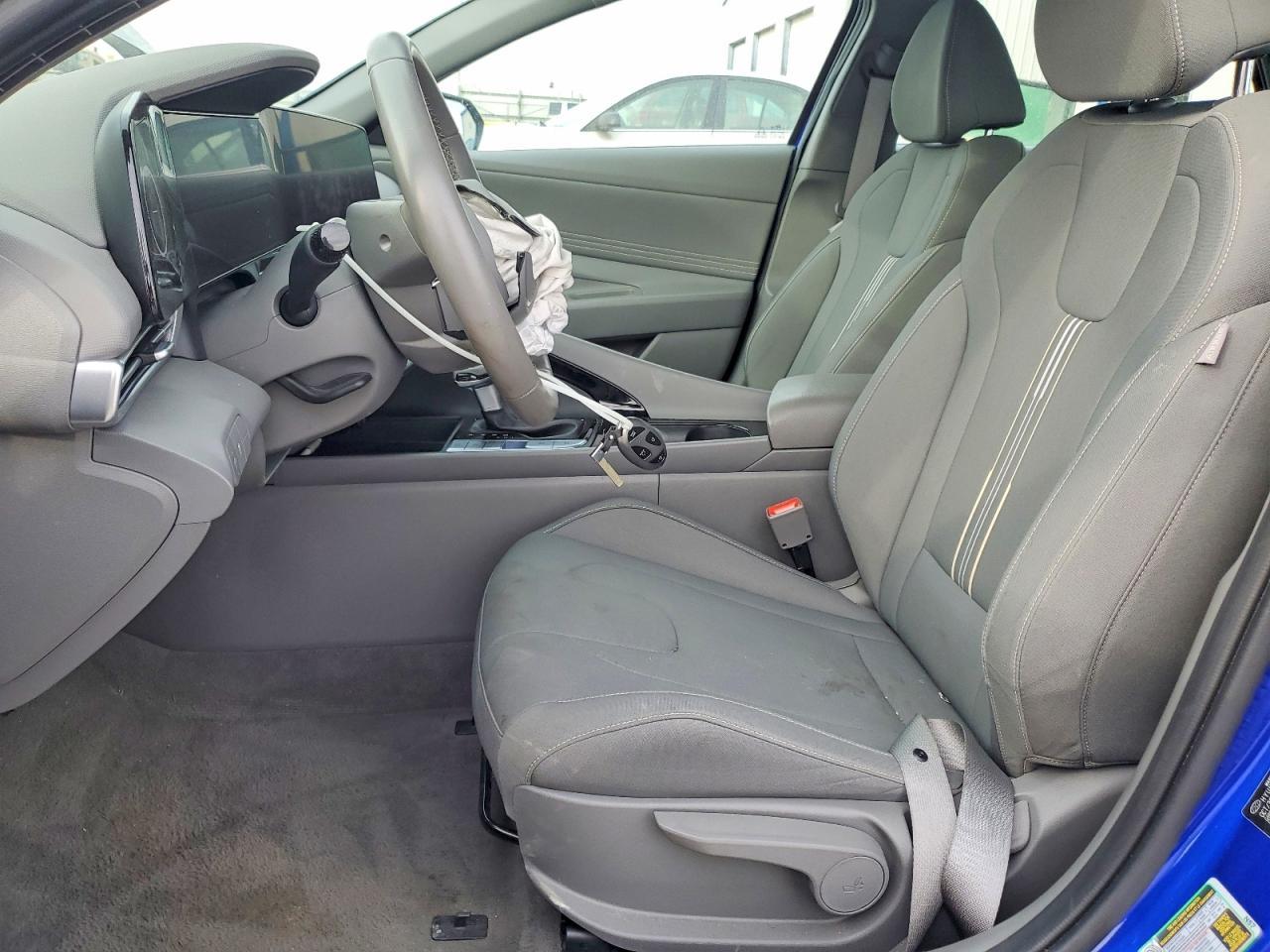 2025 Hyundai Elantra Sel - Image 7