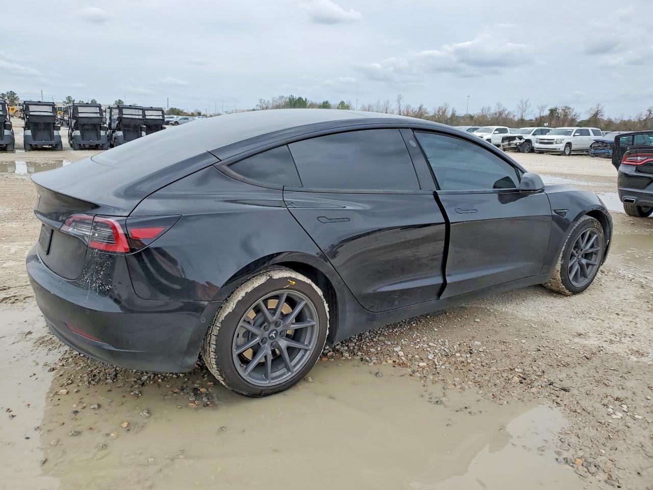 2022 Tesla Model 3 - Фото 3