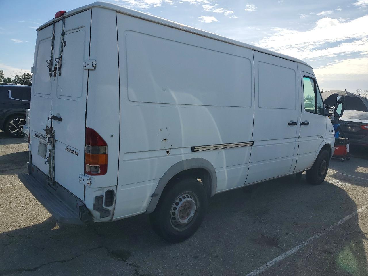 2006 Dodge Sprinter 2500 Delivery Van - Фото 3