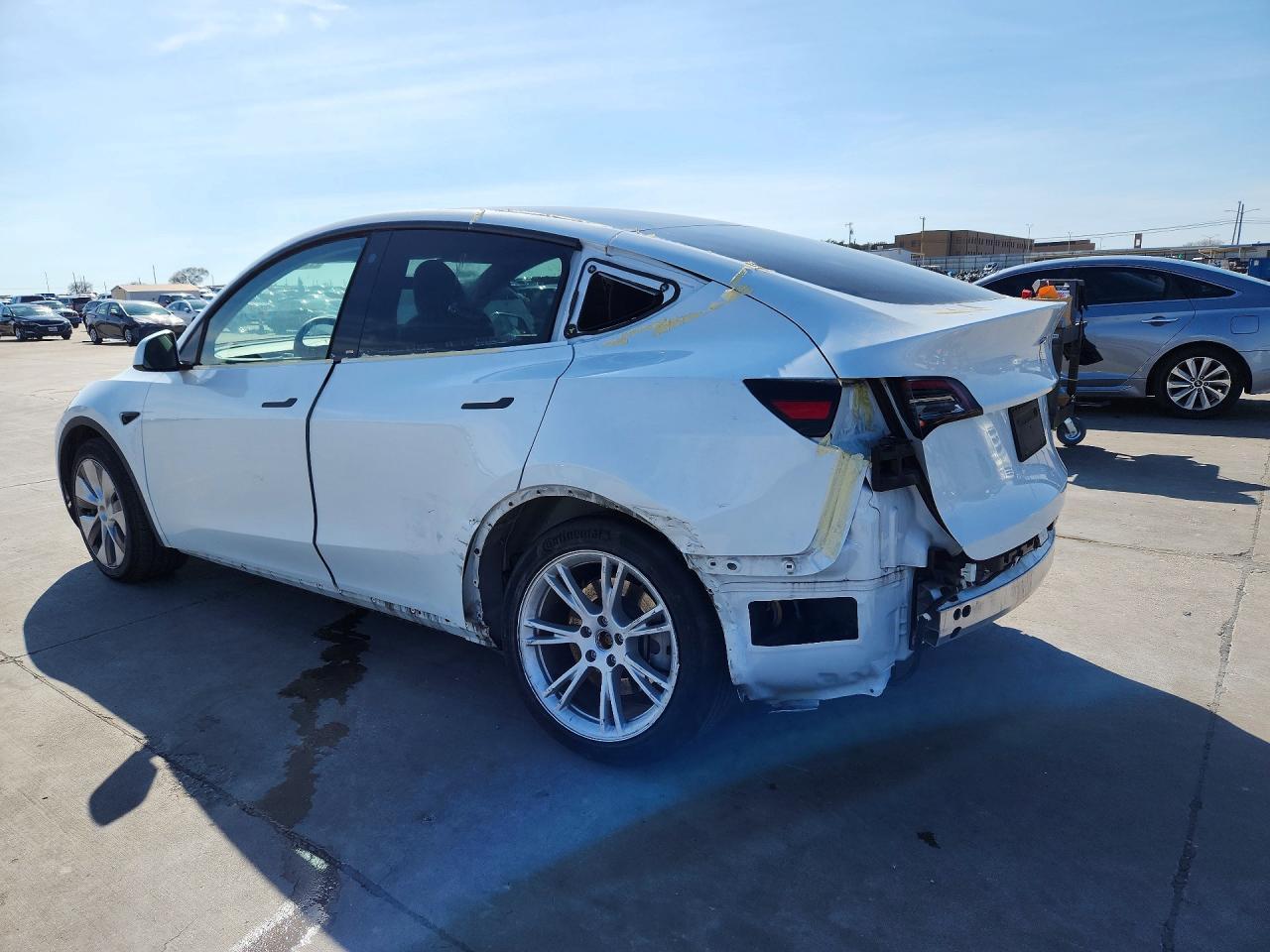 2023 Tesla Model Y - Image 2