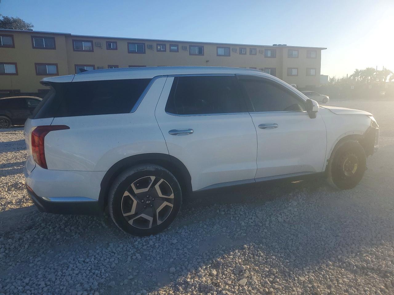 2024 Hyundai Palisade Limited - Image 3