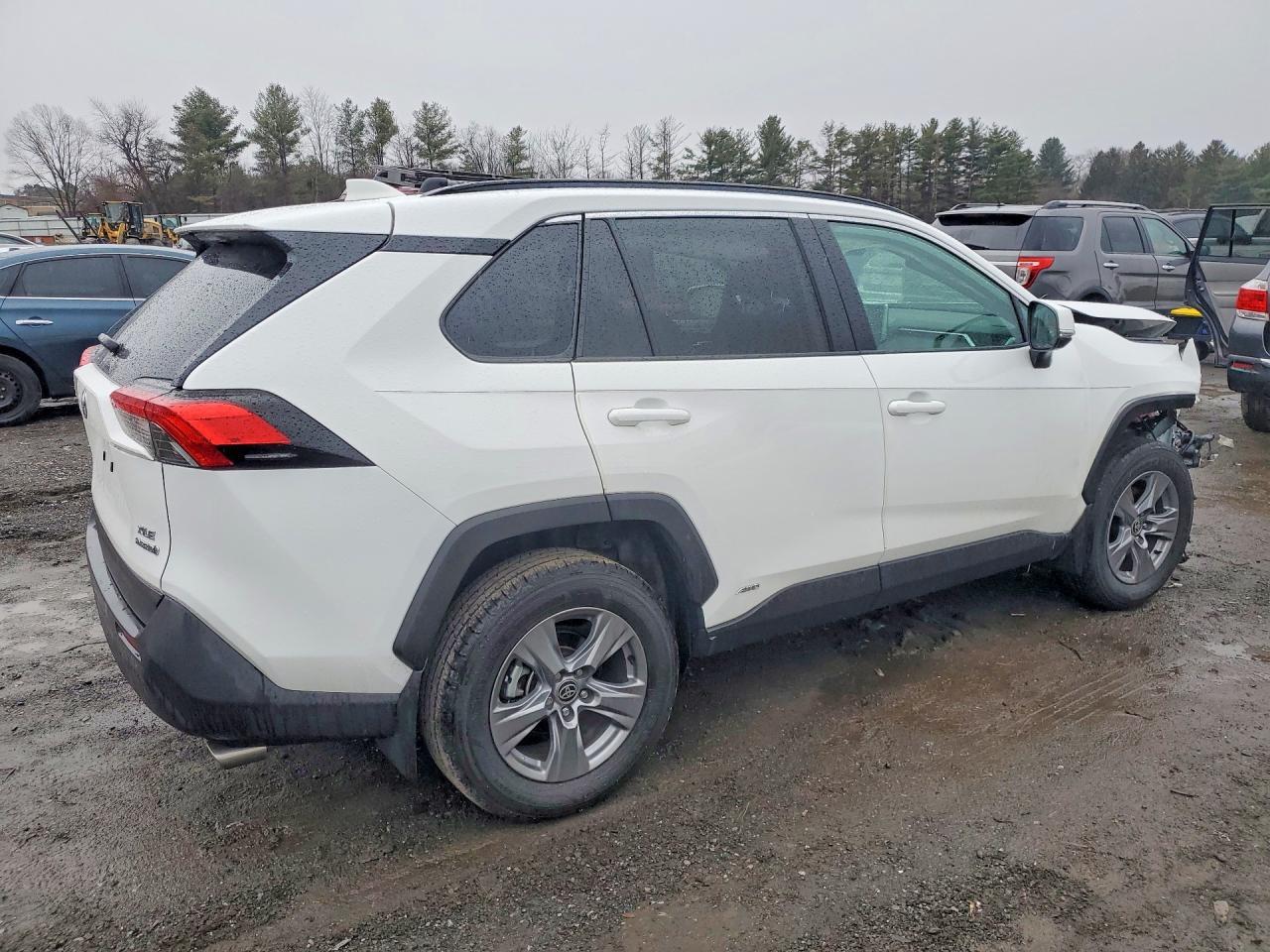 2024 Toyota Rav4 Hybrid Xle - Image 3
