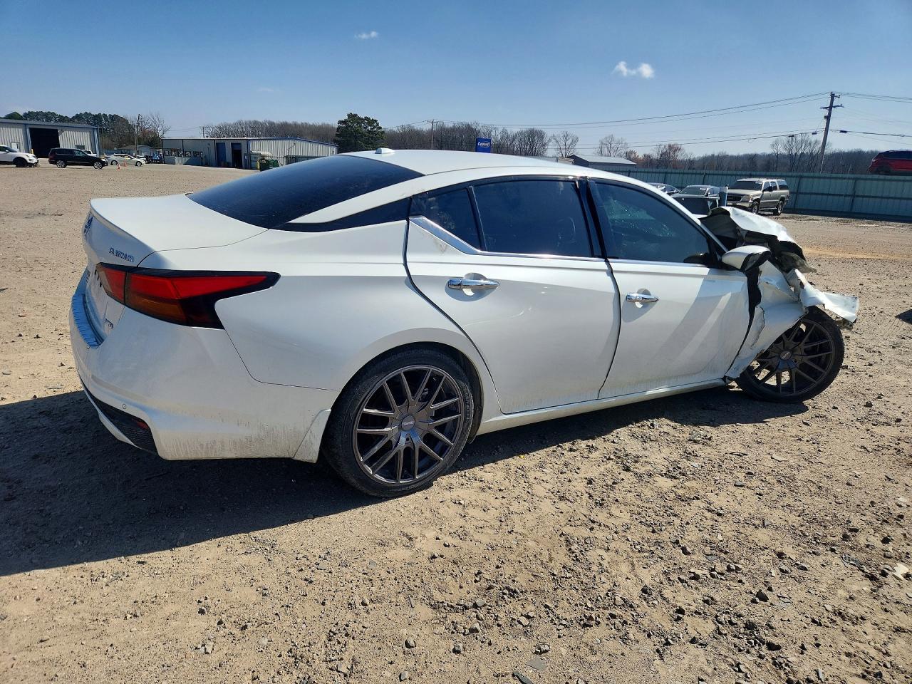 2021 Nissan Altima Platinum - Image 3