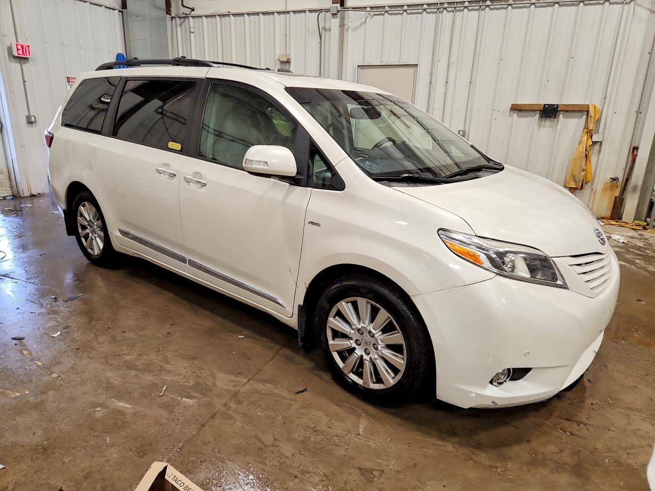 2017 Toyota Sienna Limited Premium 7-Passenger - Image 4