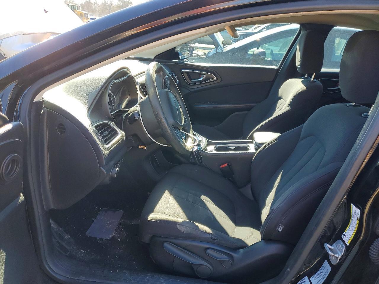 2015 Chrysler 200 Limited - Фото 7