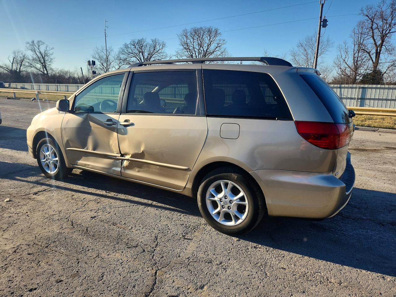 2004 Toyota Sienna Xle 7 Passenger - Image 2