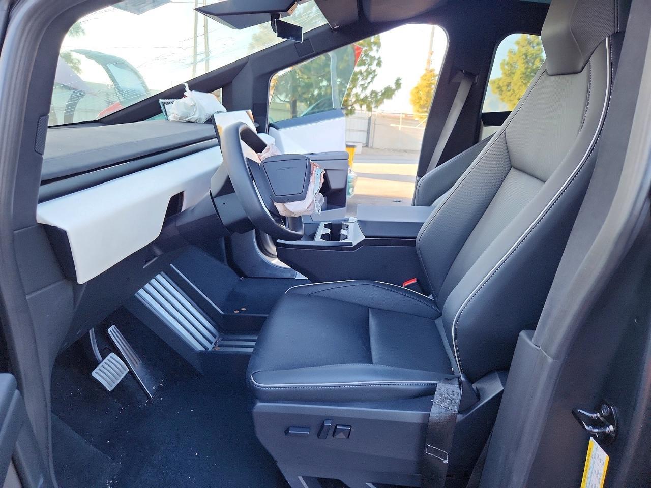 2025 Tesla Cybertruck - Фото 7