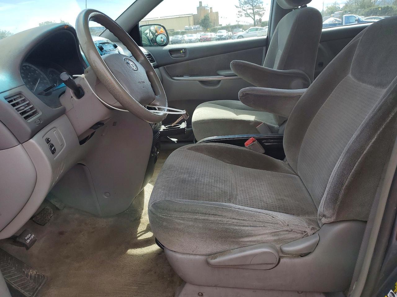 2006 Toyota Sienna Ce 7 Passenger - Image 7