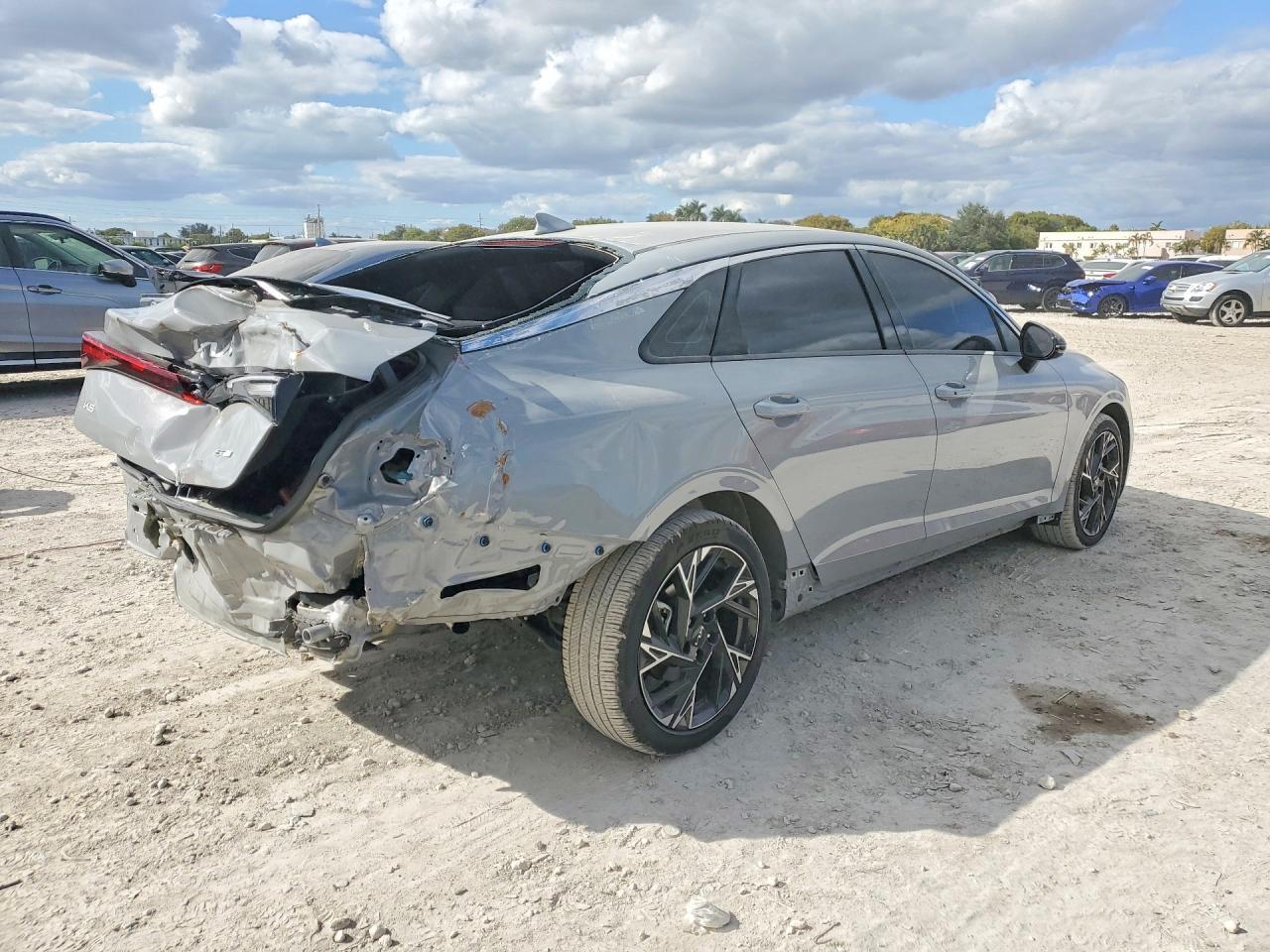 2025 Kia K5 - Фото 3