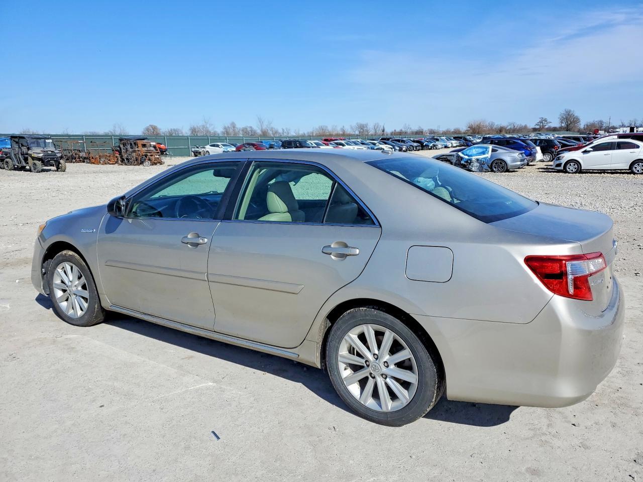 2013 Toyota Camry Hybrid - Image 2