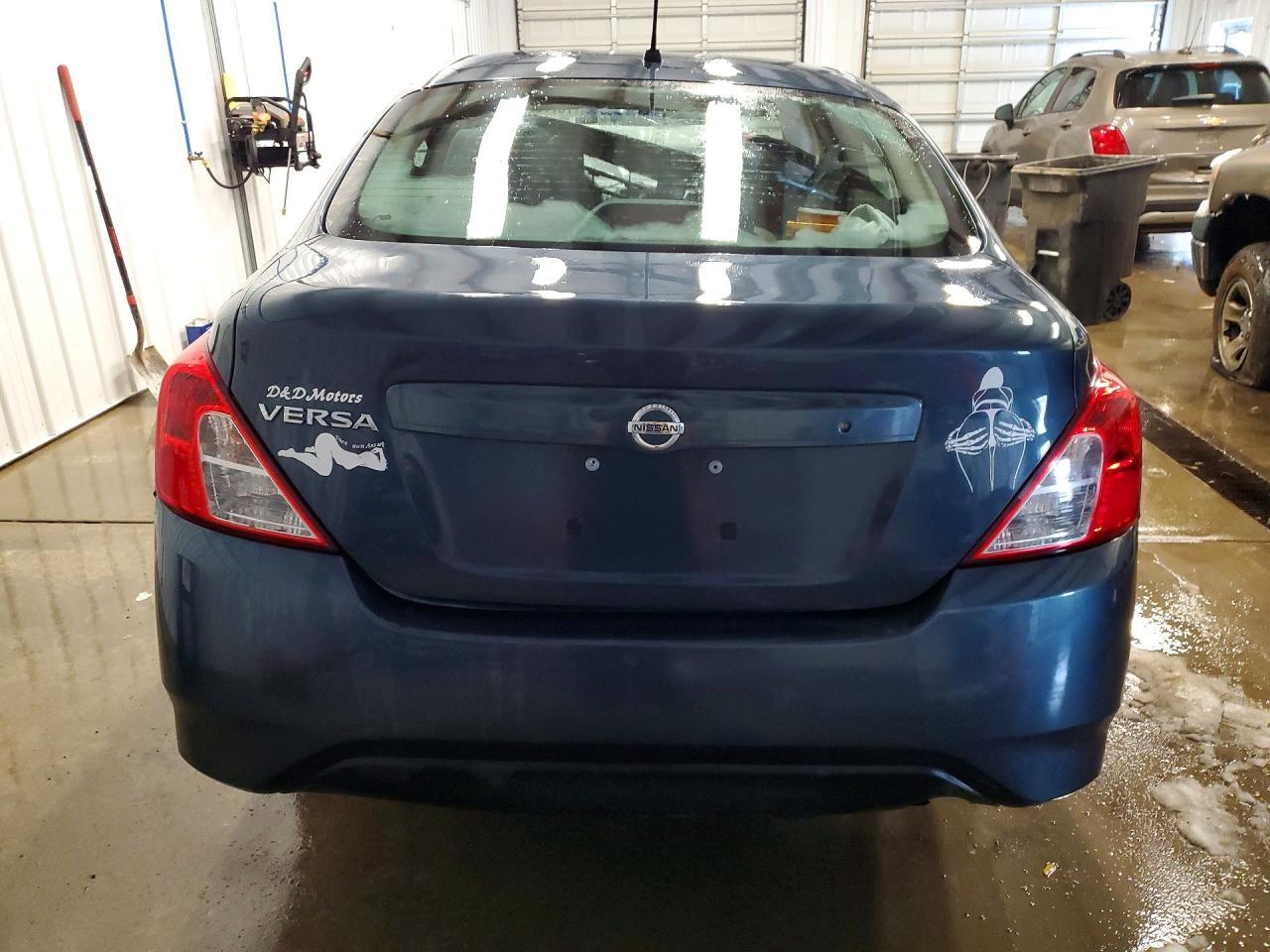 2015 Nissan Versa 1.6 S - Image 6