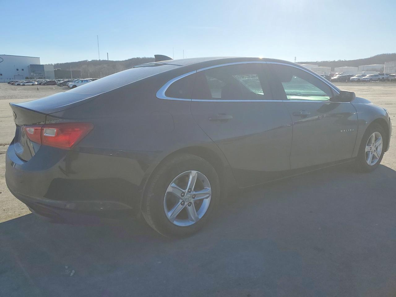 2022 Chevrolet Malibu Ls - Фото 3