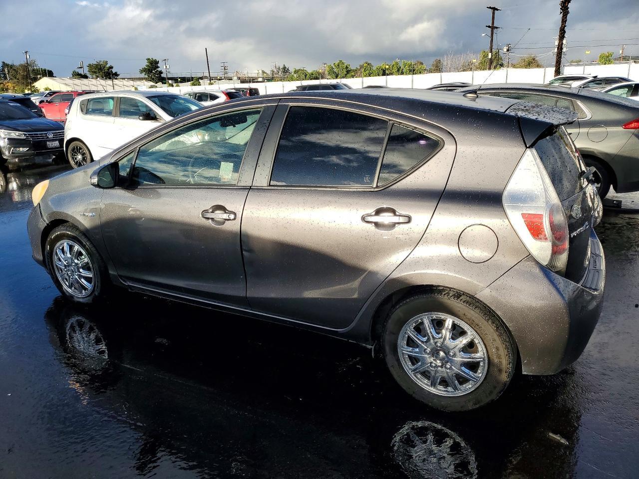 2013 Toyota Prius C - Фото 2