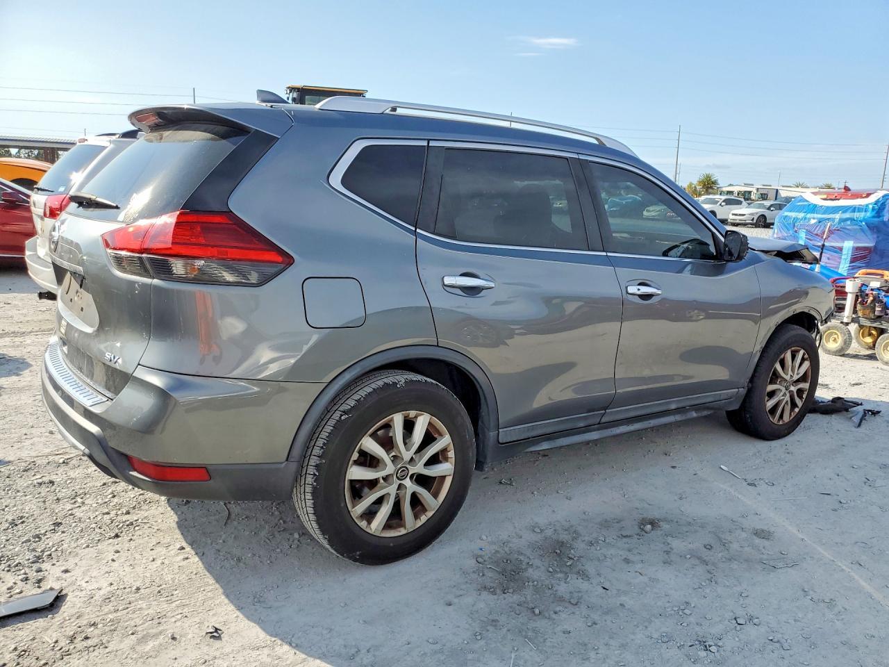 2017 Nissan Rogue Sv - Image 3