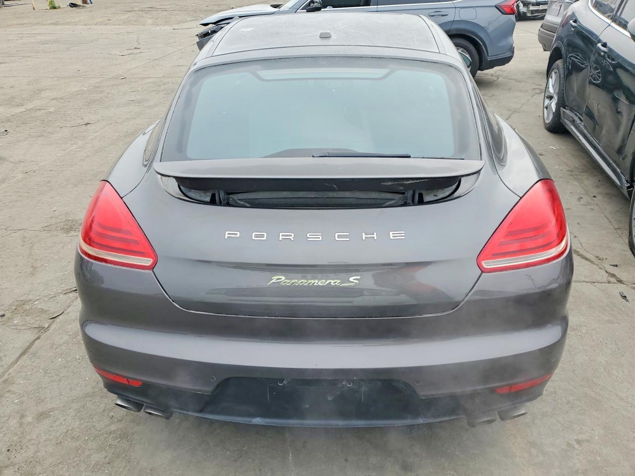 2014 Porsche Panamera S Hybrid - Image 6
