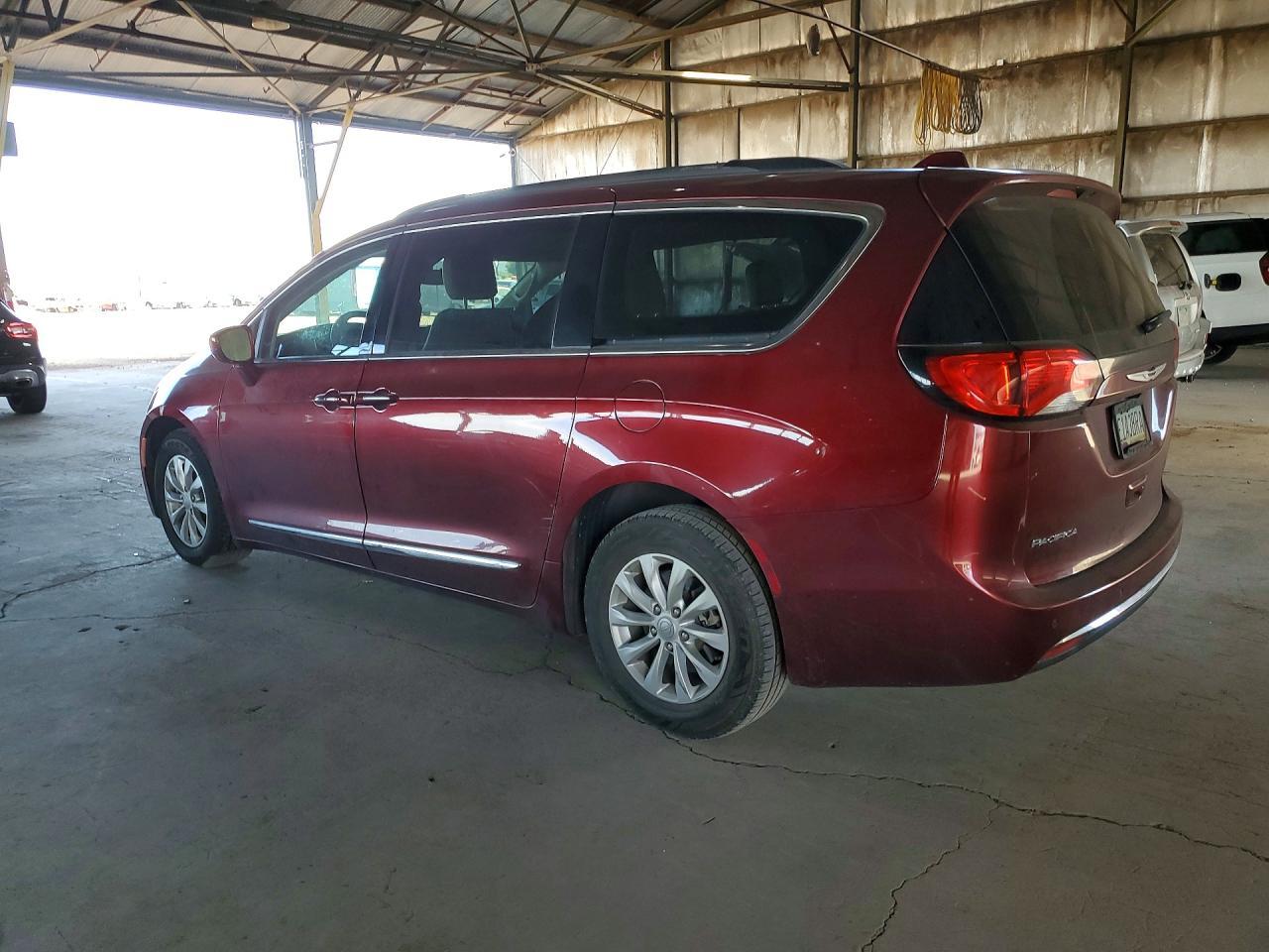 2017 Chrysler Pacifica Touring L - Фото 2