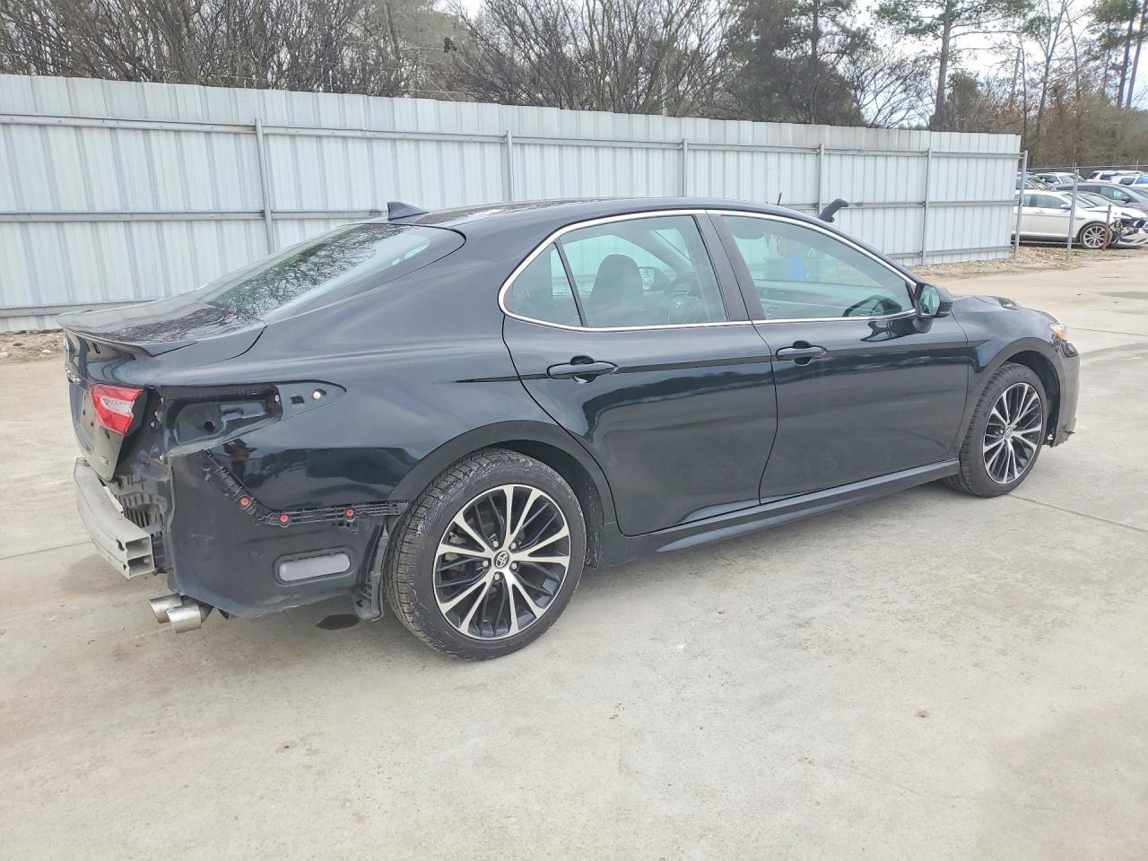 2019 Toyota Camry L - Фото 3