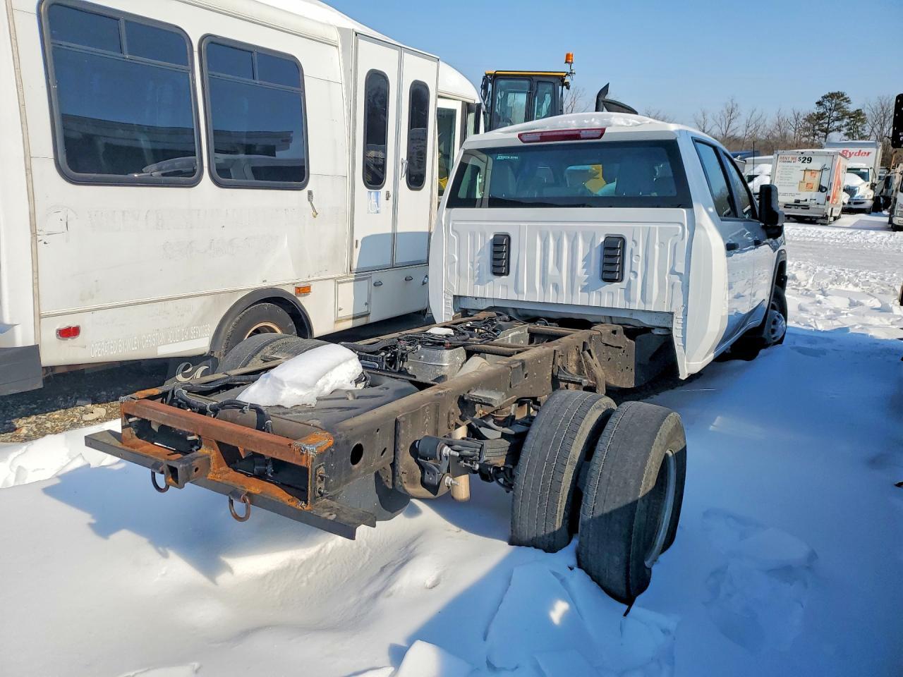 2025 GMC Sierra Hd Truck Cab And Chassis - Image 3
