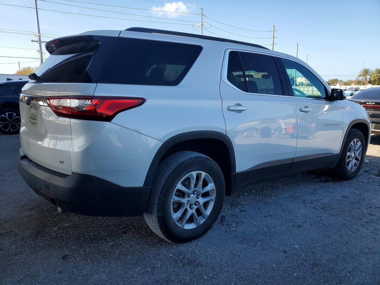 2021 Chevrolet Traverse Lt - Фото 3