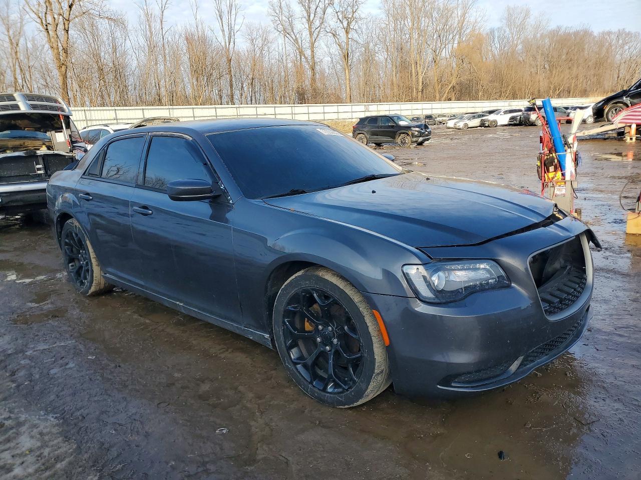 2016 Chrysler 300 S - Image 4