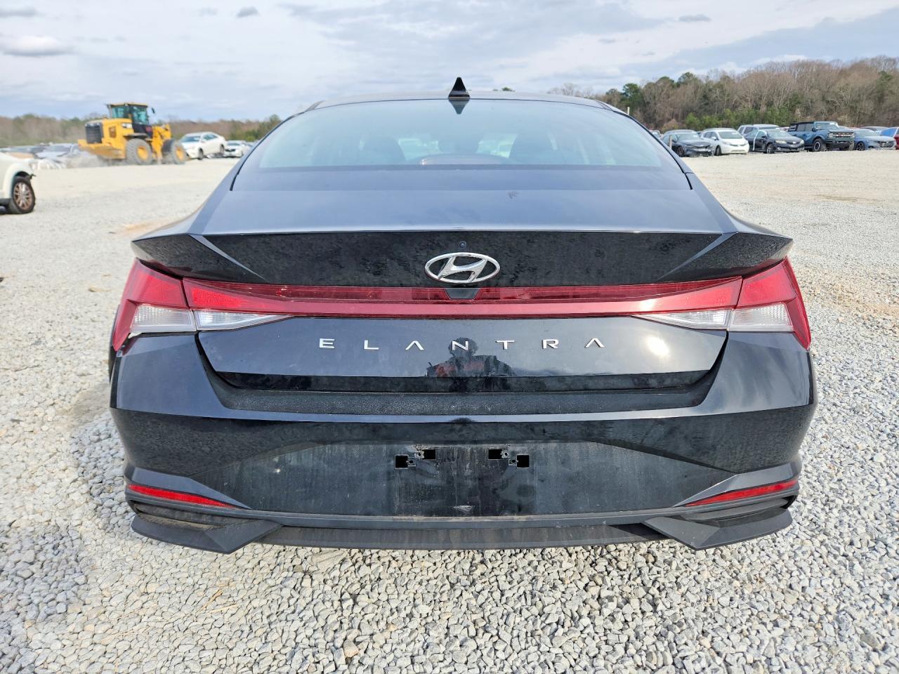 2023 Hyundai Elantra Se - Image 6