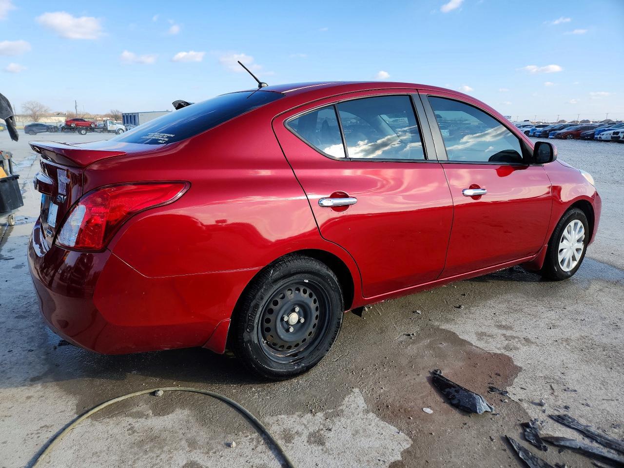 2013 Nissan Versa 1.6 S - Image 3