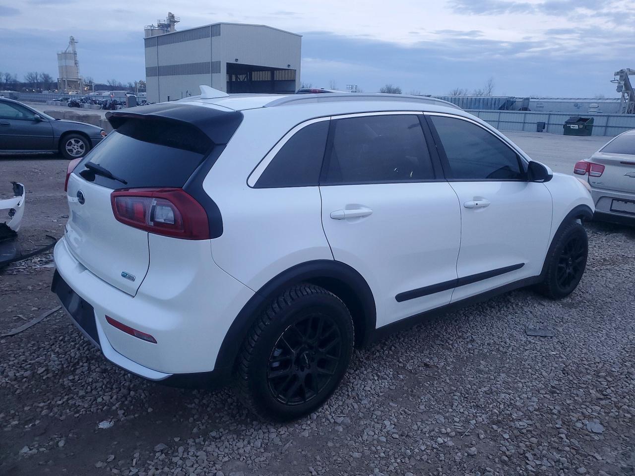 2017 Kia Niro - Image 3