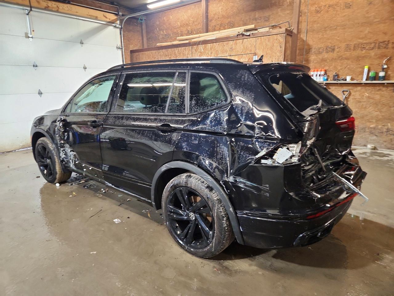 2024 Volkswagen Tiguan Se R-Line Black - Image 2