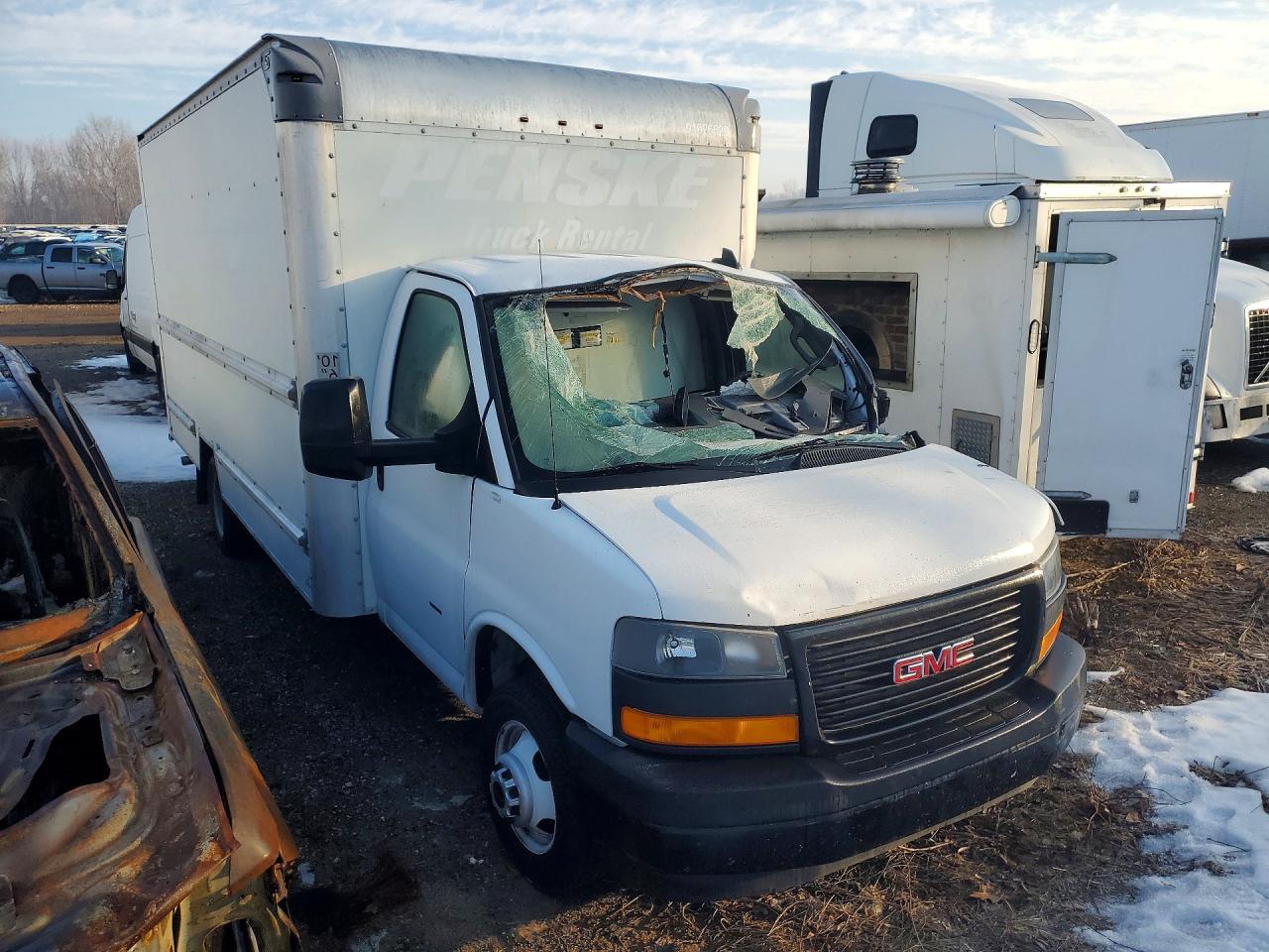 2022 GMC Savana Box Truck - Фото 4