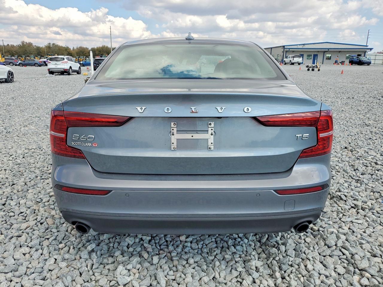 2020 Volvo S60 T5 Momentum - Image 6