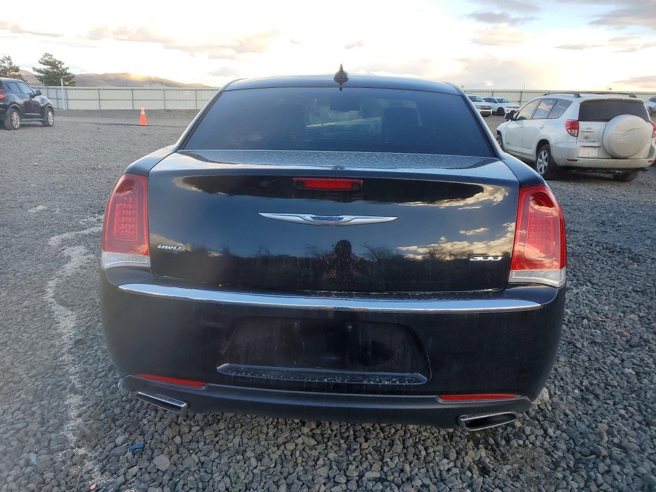 2018 Chrysler 300 Limited - Image 6